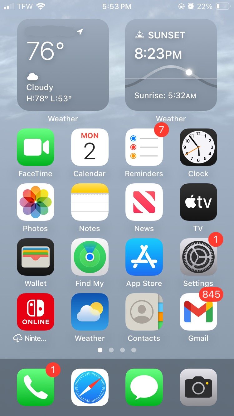 An iPhone SE showing the iOS software home screen
