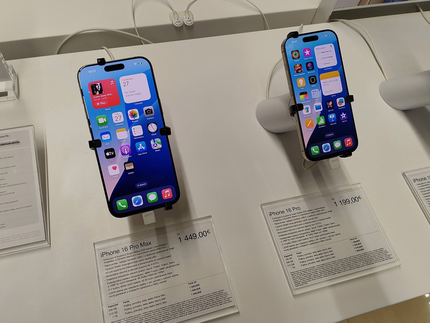 iPhone 16 Pro and iPhone 16 Pro Max on display