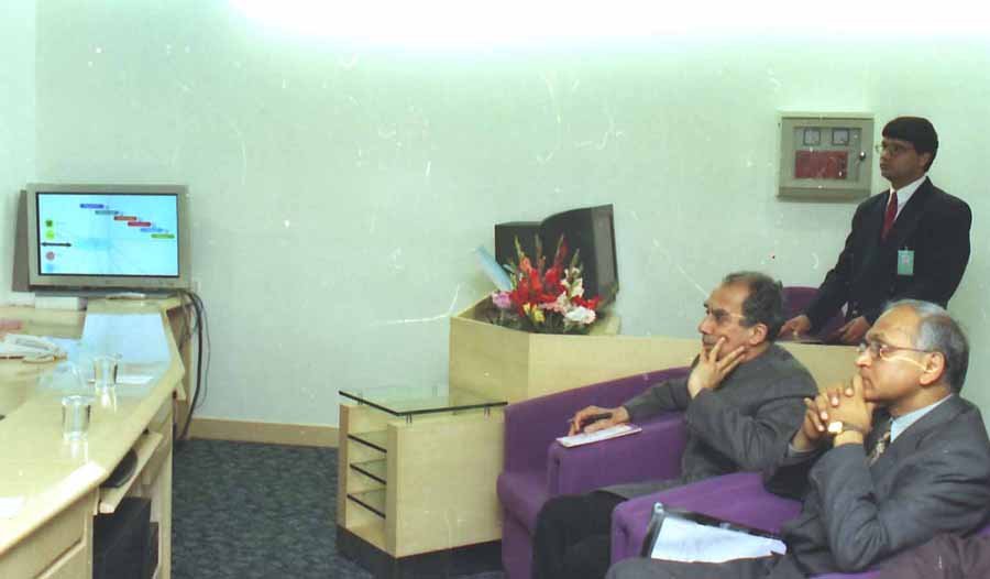 Minister Arun Shourie dedicating the CERT-In national facility in New Delhi in January 2004
