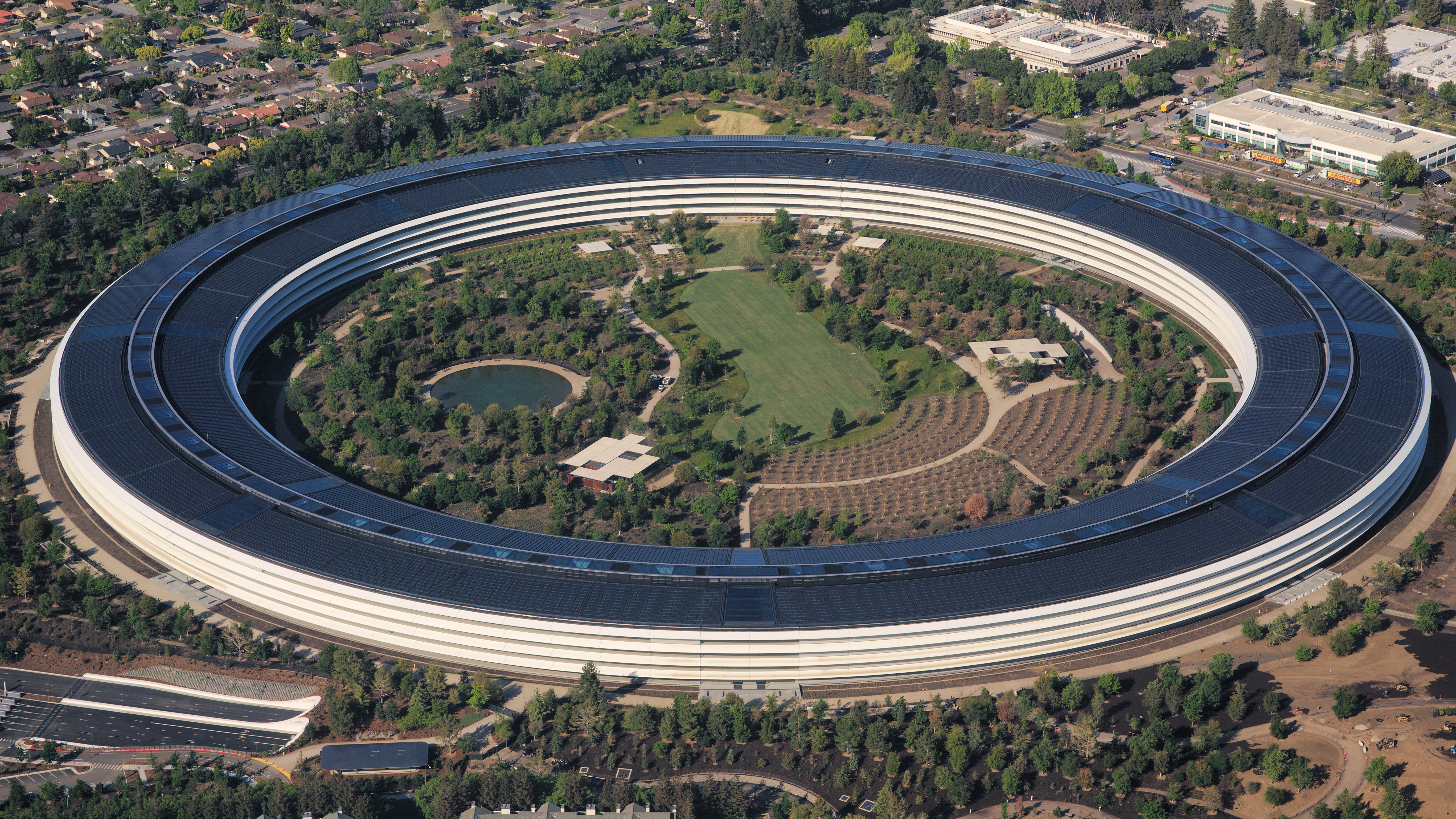 Aerial view of Apple Park in Cupertino